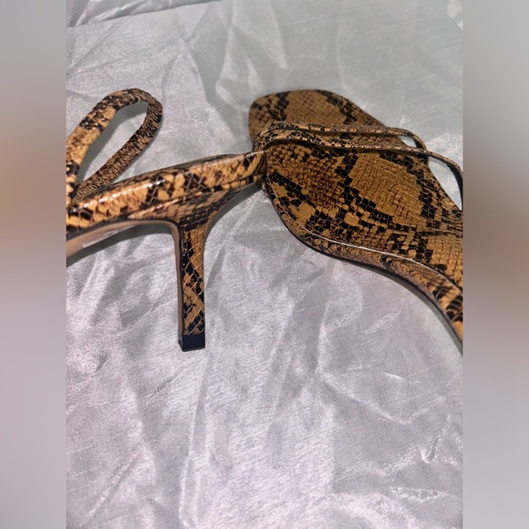 VINCE CAMUTO SHEELA SANDAL IN TUSCAN SNAKE - Picture 2 of 4